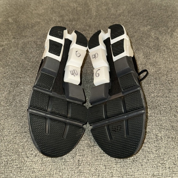 On Cloud Shoes - Picture 7 of 7